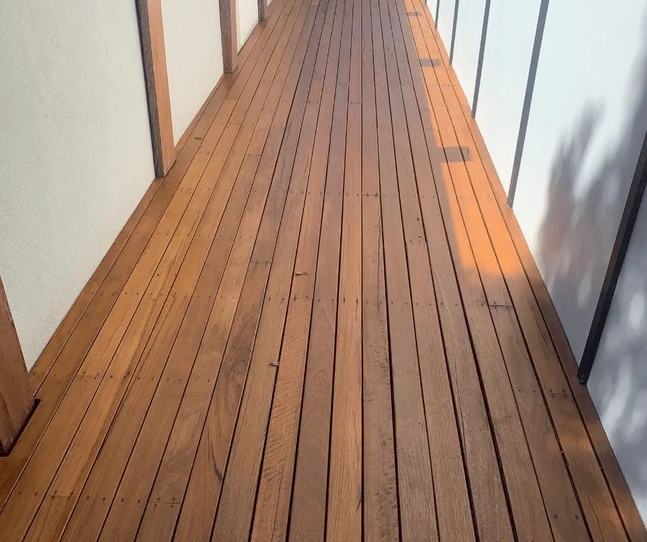 Don’t stain a damp deck