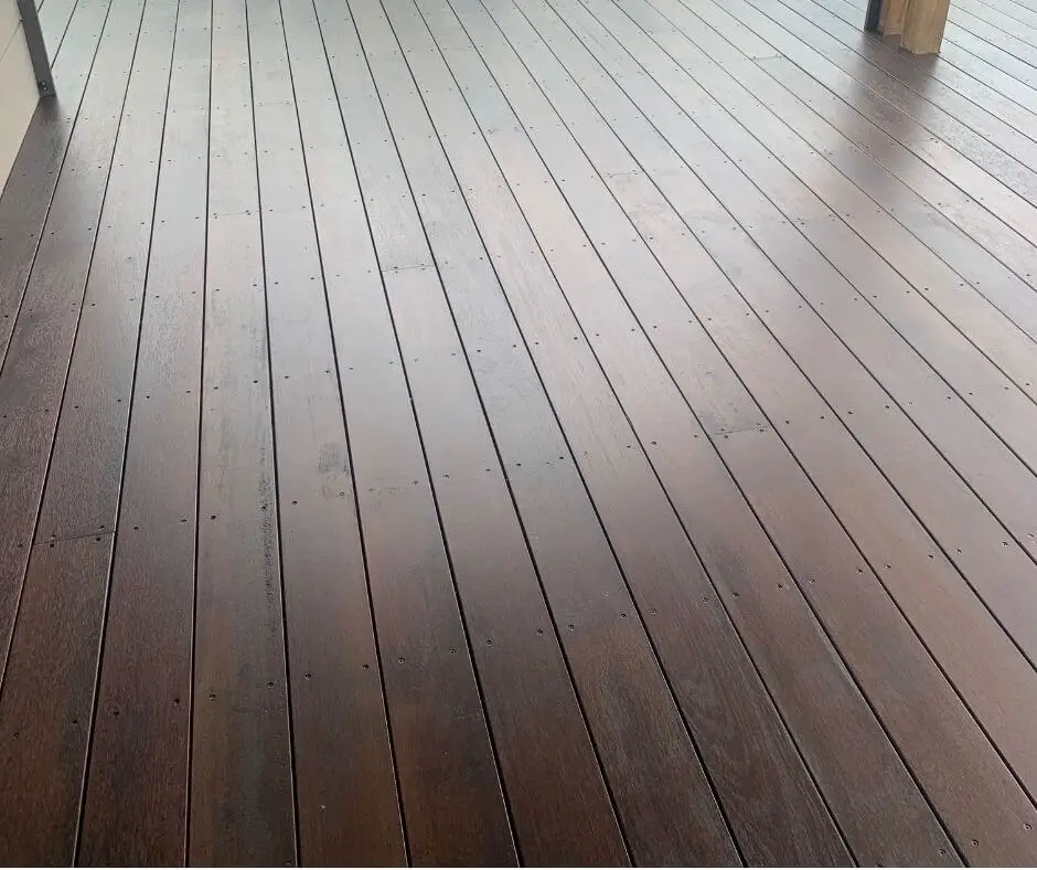 How to stain a deck quickly