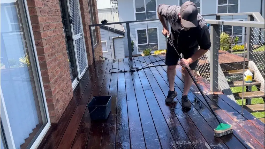 Scrub deck with brightener for complete maintenance